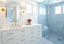 Ο λόγος που τα μπλε πλακάκια στο ντους είναι πάντα καλή ιδέα