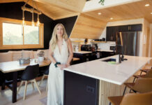 Μέσα σε ένα ιδιαίτερο σπίτι σε σχήμα ”Α”, μιας οικογένειας με 2 παιδιά