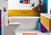 Πώς ταιριάζει το λευκό με έντονα χρώματα σε ένα μπάνιο