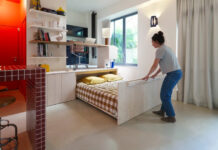 Ένα παλιό ατελιέ έγινε ένα πολυλειτουργικό σπίτι, με 5 έξυπνες κινήσεις