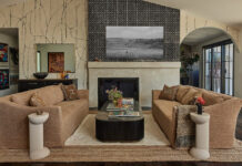 Λαμπεροί τόνοι πολύτιμων λίθων και γραφικά μοτίβα ”συγκρούονται” σε αυτό το σπίτι της Καλιφόρνια