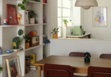 Αυτό τo διαμέρισμα 70τ.μ. μεταμορφώθηκε με μια πολύ ωραία καμπυλωτή βιβλιοθήκη