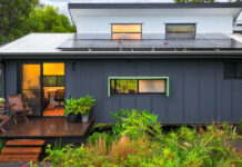 Ο Robin έφτιαξε το δικό του μικροσκοπικό σπίτι σε ένα νησί