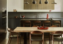 4 λεπτομέρειες απογειώνουν μια υπόγεια κουζίνα