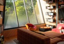 Μέσα σε ένα φανταστικό σπίτι με τρεις ορόφους, φτιαγμένο για μια οικογένεια