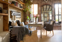 Δύο στούντιο ενώθηκαν για να φτιάξουν ένα ωραίο, cozy διαμέρισμα στη Νέα Υόρκη