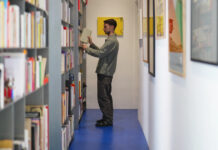 Πώς ζουν και εργάζονται δύο γραφίστες σε ένα σπίτι 45 τ.μ.