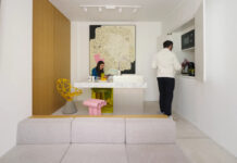 Πώς ο έξυπνος σχεδιασμός μετέτρεψε αυτό το διαμέρισμα 34τ.μ. σε ένα σπίτι σαν γκαλερί