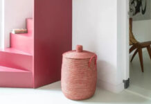 Γιατί να έχεις μια κόκκινη σκάλα σε ένα λευκό σπίτι;