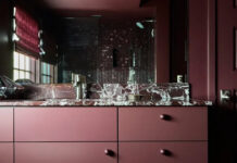 5 ”σκοτεινά” μπάνια που θα σας κάνουν να απορρίψετε μια και καλή τα ολόλευκα