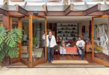 Μέσα σε ένα υπέροχο σπίτι, όπου κάθε αντικείμενο κρύβει μια ιστορία