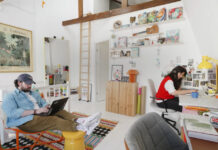 Πώς ένα δημιουργικό ζευγάρι ζει και εργάζεται σε ένα διαμέρισμα 54τ.μ.