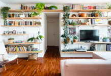 Μέσα σε ένα υπέροχο και φωτεινό διαμέρισμα 99τ.μ. γεμάτο φυτά και χαρακτήρα