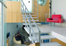 Ο μπρουταλισμός συναντά τον ιαπωνικό μινιμαλισμό σε αυτό το σπίτι