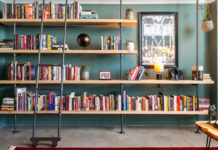 Πριν και Μετά: Ένα άδειο δωμάτιο – αποθήκη έγινε ένας φανταστικός χώρος διαβάσματος