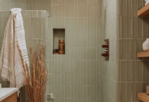 Ένα μπάνιο με μια παλέτα που σε καλεί να χαλαρώσεις