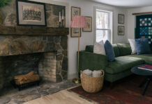 Μια καμπίνα από τα ’70s έγινε μια cozy εξοχική κατοικία για μια οικογένεια