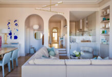 Μέσα σε ένα κομψό σπίτι με ένα φανταστικό παιδικό υπνοδωμάτιο