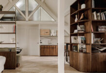 Σε ένα ιστορικό ξενοδοχείο, αυτό το loft μετατρέπει τους χωρικούς περιορισμούς στο πιο ωραίο του χαρακτηριστικό