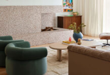 Ένα κομψό σπίτι όπου πρωταγωνιστεί το ροζ ταβάνι!