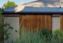 Ο καταπράσινος κήπος πρωταγωνιστεί στο σπίτι αυτού του αρχιτέκτονα