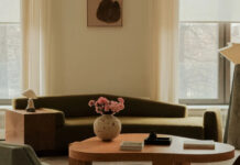 4 τρόποι να εξασφαλίσετε ιδιωτικότητα (και φως) όταν το παράθυρό σας βλέπει τον δρόμο