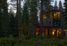 Το σπίτι ενός αρχιτέκτονα σχεδιασμένο ως δεντρόσπιτο που εξαφανίζεται στο τοπίο