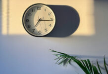 Μήπως κρεμάτε λάθος το ρολόι τοίχου σας; Δείτε πώς θα το καταλάβετε