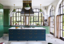 Ένα γεωργιανό σπίτι με ξεχωριστούς, eclectic εσωτερικούς χώρους