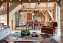 Ένας αχυρώνας του 18ου αιώνα μεταμορφώθηκε με patterns και ζεστά χρώματα