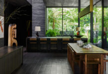 Το σπίτι ενός αρχιτέκτονα κρυμμένο μέσα σε έναν μυστικό κήπο