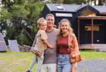 Μέσα σε ένα μικροσκοπικό σπίτι μέσα στη φύση της Τασμανίας