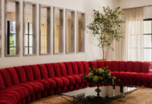 Αυτό το σπίτι μετατράπηκε από «πλήρη αταξία» σε μια κρυμμένη οικογενειακή, mid-century φωλιά