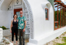 Το Earthship είναι ένα πολύ ιδιαίτερο μικροσκοπικό σπίτι