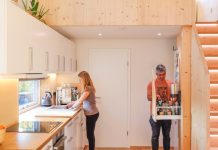 Ένα ”tiny house” που κάνει τη ζωή σε μικροσκοπικό σπίτι να μοιάζει με αναβάθμιση